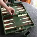Maîtrisez les règles du backgammon pour des parties endiablées